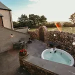 Sledbank In The Hill, An Ideal Base For A Romantic Break With Hot Tub Dom wakacyjny *