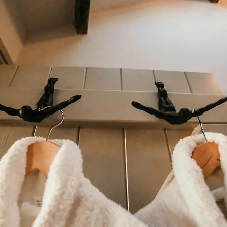 Sledbank In The Hill, An Ideal Base For A Romantic Break With Hot Tub *