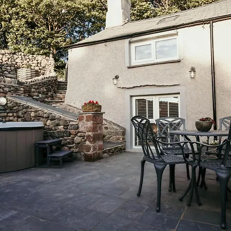 Dom wakacyjny Sledbank In The Hill, An Ideal Base For A Romantic Break With Hot Tub Silecroft