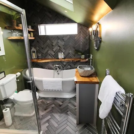 Sledbank In The Hill, An Ideal Base For A Romantic Break With Hot Tub *