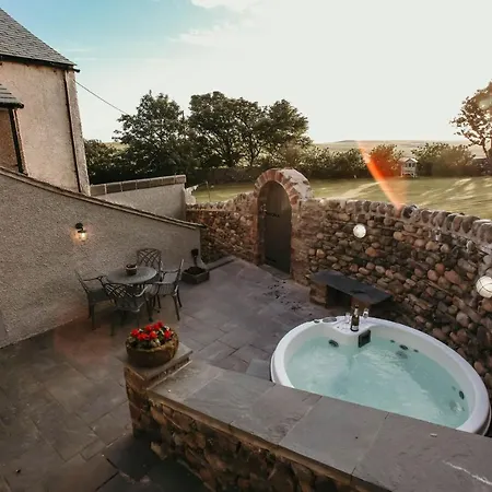 Sledbank In The Hill, An Ideal Base For A Romantic Break With Hot Tub 펜션 *
